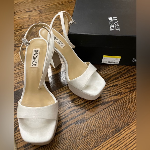 BADGLEY MISCHKA CAIA crystal heart platform white heels 6.5 - Picture 5 of 7